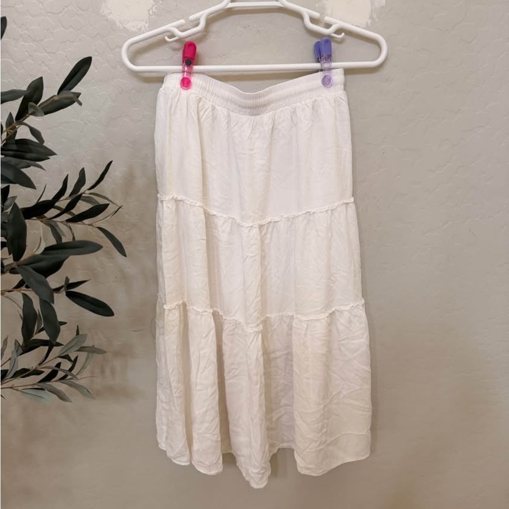 Women's White Tiered Maxi Skirt with Elastic Waist - Picture 3 of 4